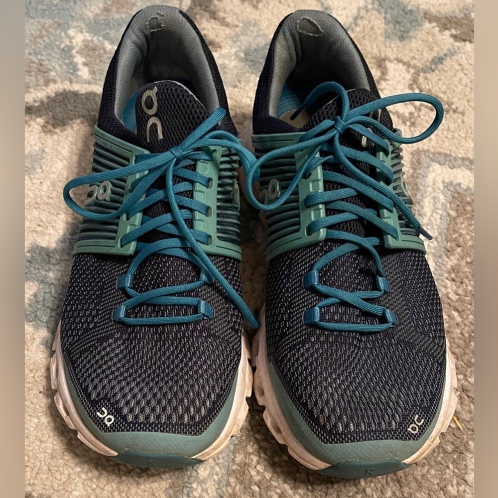 QC  Helion running shoes size W8.